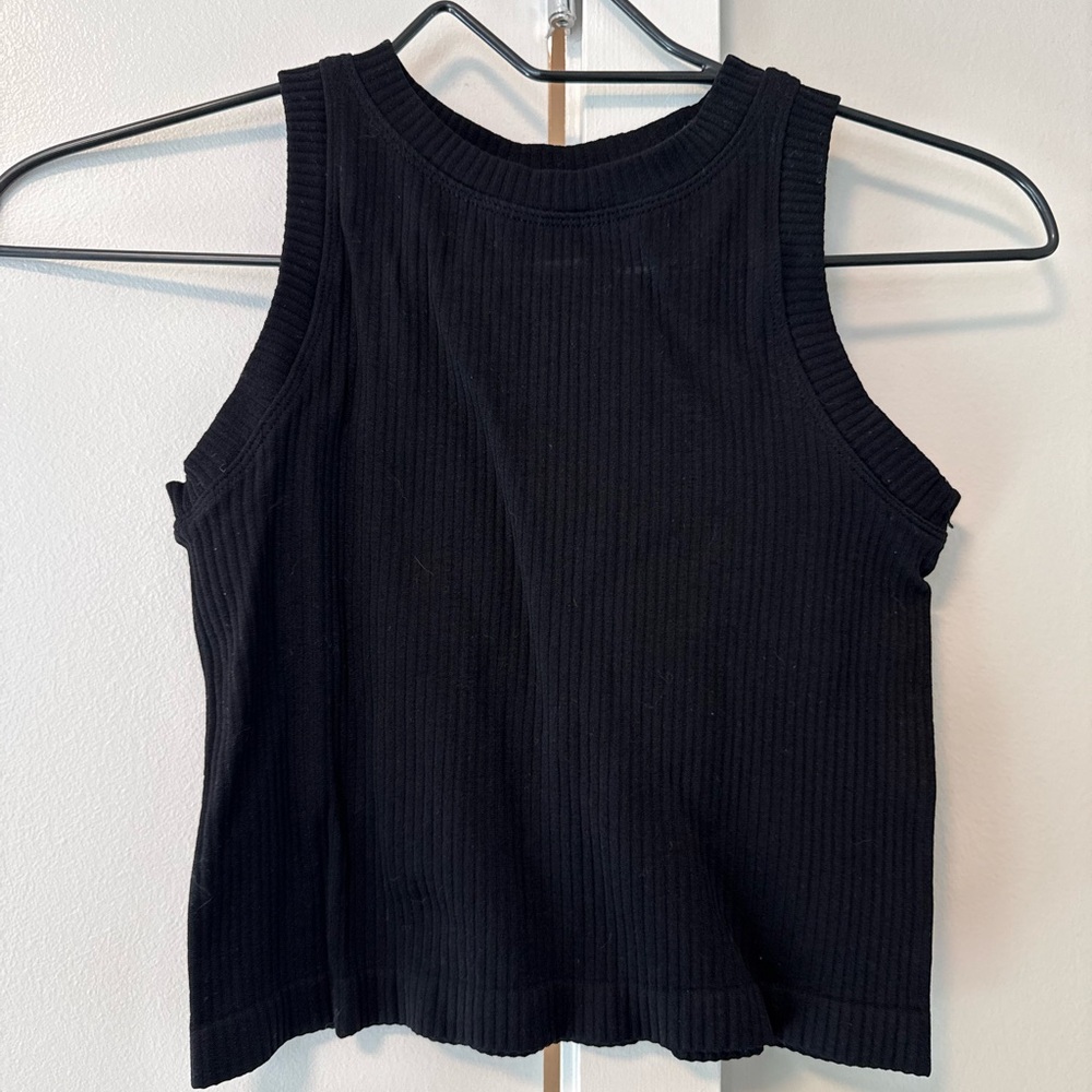 Elegant Tight Black Ribbed Cropped Tank Top